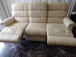 Sofá polipiel beige 3 plazas y butaca reclinable