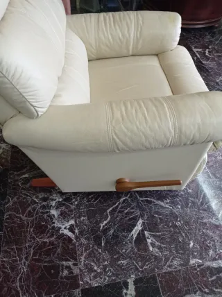 Sofá polipiel beige 3 plazas y butaca reclinable