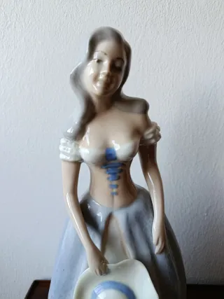 Figura porcelana vintage Tengra mujer