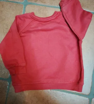Sudadera bebé roja con osos polares