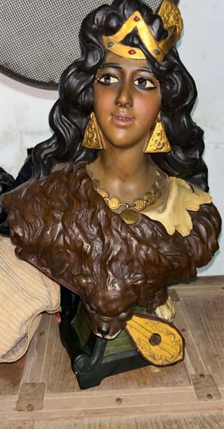Reina Mora Antigua Busto