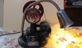 Lámpara antigua de máquina de coser medias