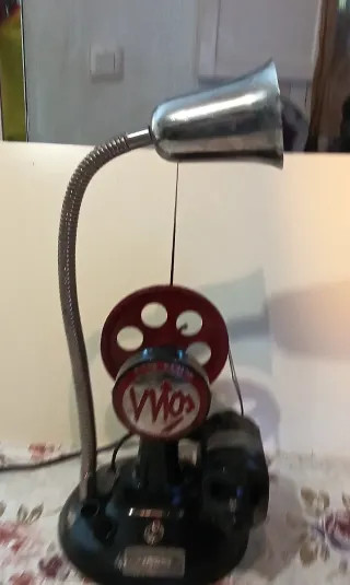 Lámpara antigua de máquina de coser medias