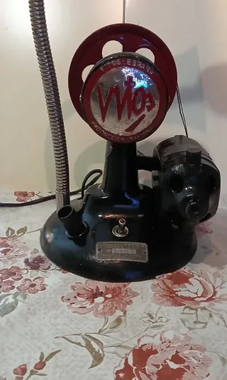 Lámpara antigua de máquina de coser medias