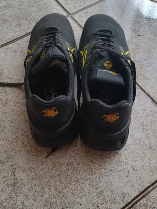 Zapatillas U-Power Negras y Amarillas