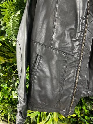 Cazadora polipiel negra mujer