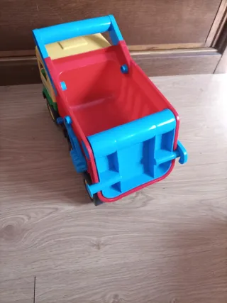 Camión y Carrito de Juguete