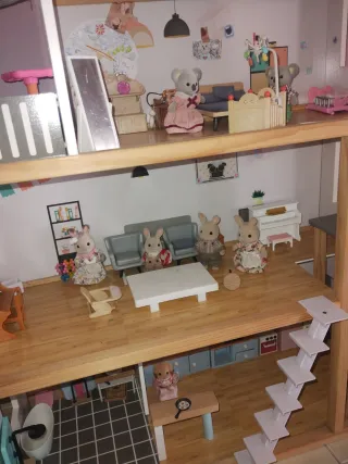 Casita de muñecas con figuras Silvanian Families