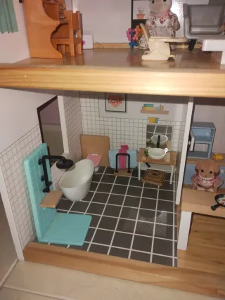 Casita de muñecas con figuras Silvanian Families