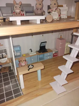 Casita de muñecas con figuras Silvanian Families