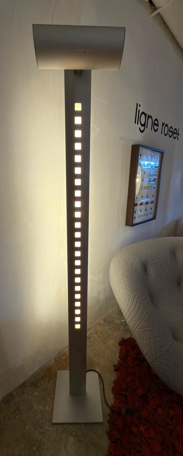Lámpara de pie modelo EXTENSIA de LIGNE ROSET