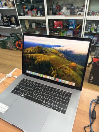 MacBook Pro 15” 2018 i7 16GB RAM 500GB SSD