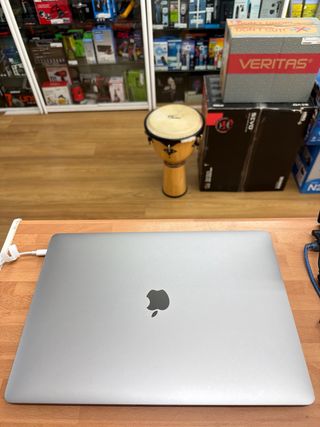 MacBook Pro 15” 2018 i7 16GB RAM 500GB SSD