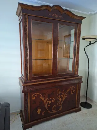 Mueble de comedor madera maciza con marqueteria