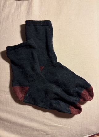 Calcetines negros y rojos talla 38