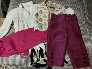 Traje de niño Torrentí Talla 6,muy poco uso.