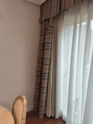 Cortinas señoriales con visillo de lino