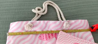 Bolsa de playa con peces rosa y blanco