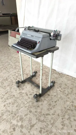 Máquina de escribir Olivetti Línea 88