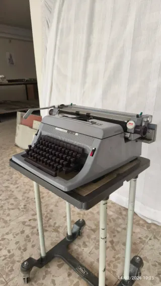 Máquina de escribir Olivetti Línea 88