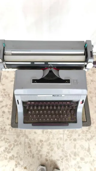 Máquina de escribir Olivetti Línea 88