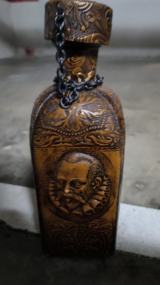 Botella El Quijote con Tapa y Cadena