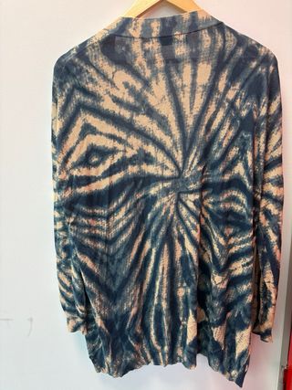 Chaqueta Zara Tie-Dye Azul y Beige Talla M