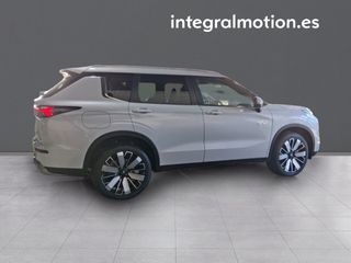 Mitsubishi Outlander PHEV Kaiteki 4WD