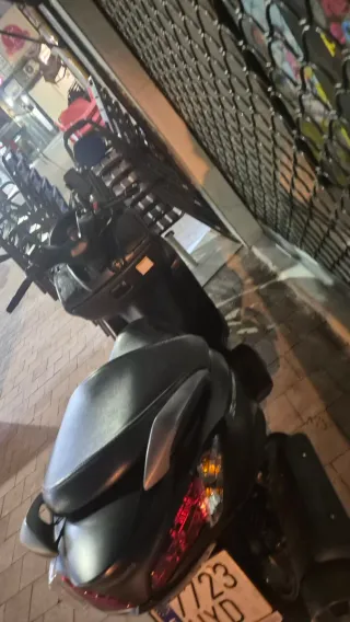 Suzuki Burgman 125 Negra