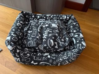 Cama para perro pequeño poco usada