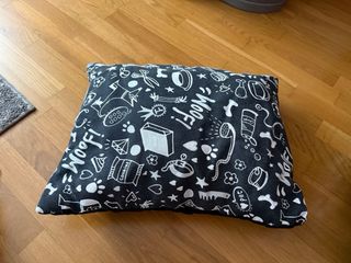 Cama para perro pequeño poco usada