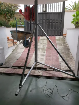 Maquinillo elevador Wiskers construcción