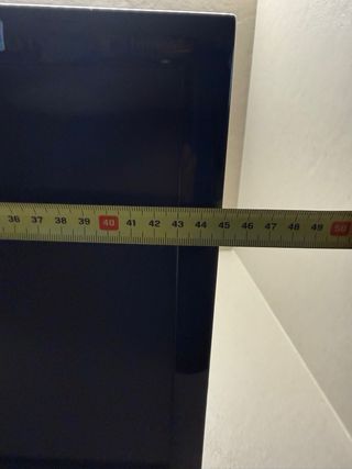 Televisor Samsung Negro con Cables incluidos.