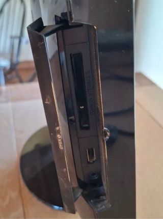 Televisor Samsung Negro con Cables incluidos.