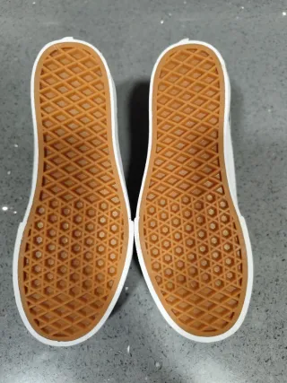 Zapatillas Vans Old Skool Negras y Blancas nuevas