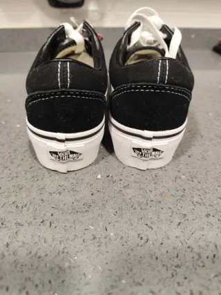 Zapatillas Vans Old Skool Negras y Blancas nuevas