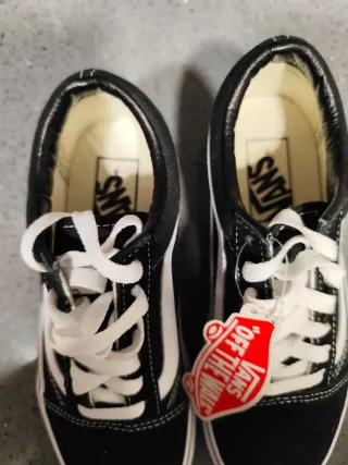 Zapatillas Vans Old Skool Negras y Blancas nuevas