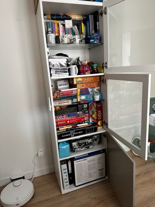 Vitrina BESTA Ikea blanca beige mueble almacenaje