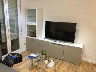 Vitrina BESTA Ikea blanca beige mueble almacenaje
