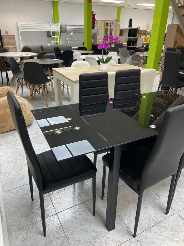 Mesa cristal negra elegante + 6 sillas