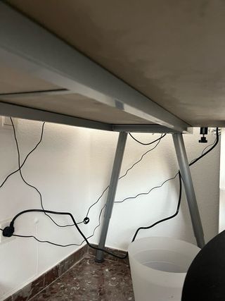 Mesa de dibujo madera y metal.