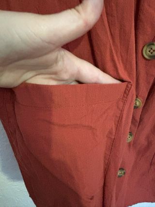 Vestido terracota botones y bolsillos
