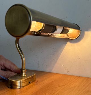 Lampada da parete in metallo dorato