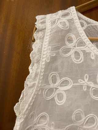 Blusa romántica sin mangas bordada