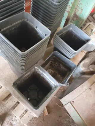 59 Macetas Plástico 7L Negras