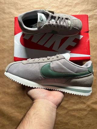 Nike Cortez Gris Oscuro y Verde Zapatillas
