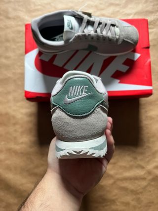 Nike Cortez Gris Oscuro y Verde Zapatillas