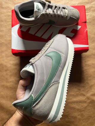 Nike Cortez Gris Oscuro y Verde Zapatillas