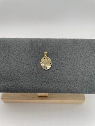 Medalla Virgen Niña Oro Bicolor 18K