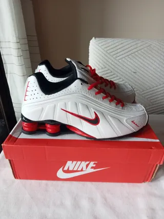 Nike Shox R4 Blancas y Rojas